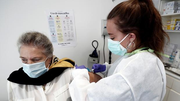 Vacuna de la Gripe en Andalucía: La Junta dará prioridad a sanitarios y residentes
