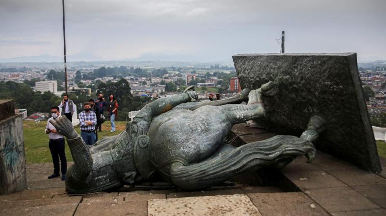 Estatua de Sebastián de Belalcázar derribada en Popayán