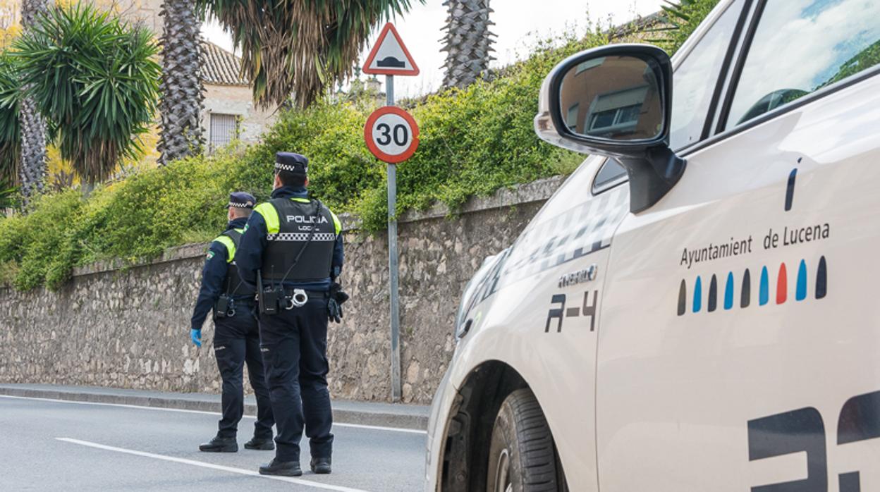 Una patrulla de agentes de la Policía Local de Lucena