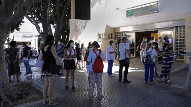 Un mando del SAS pide tratar sólo lo urgente ante el colapso de la Primaria: «La pandemia nos come»