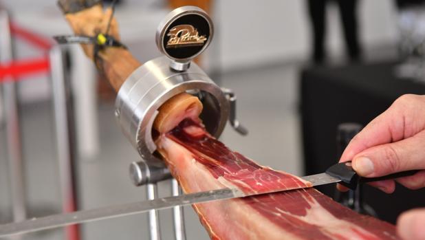 Villanueva de Córdoba busca al mejor cortador de jamón ibérico de España