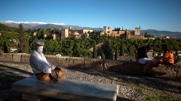 Salud no prevé restricciones de movilidad inmediatas en Granada pese a superar la tasa de incidencia