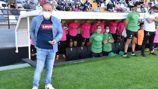 Juan Sabas, entrenador del Córdoba: «He puesto una alineación pensando en el Lorca»