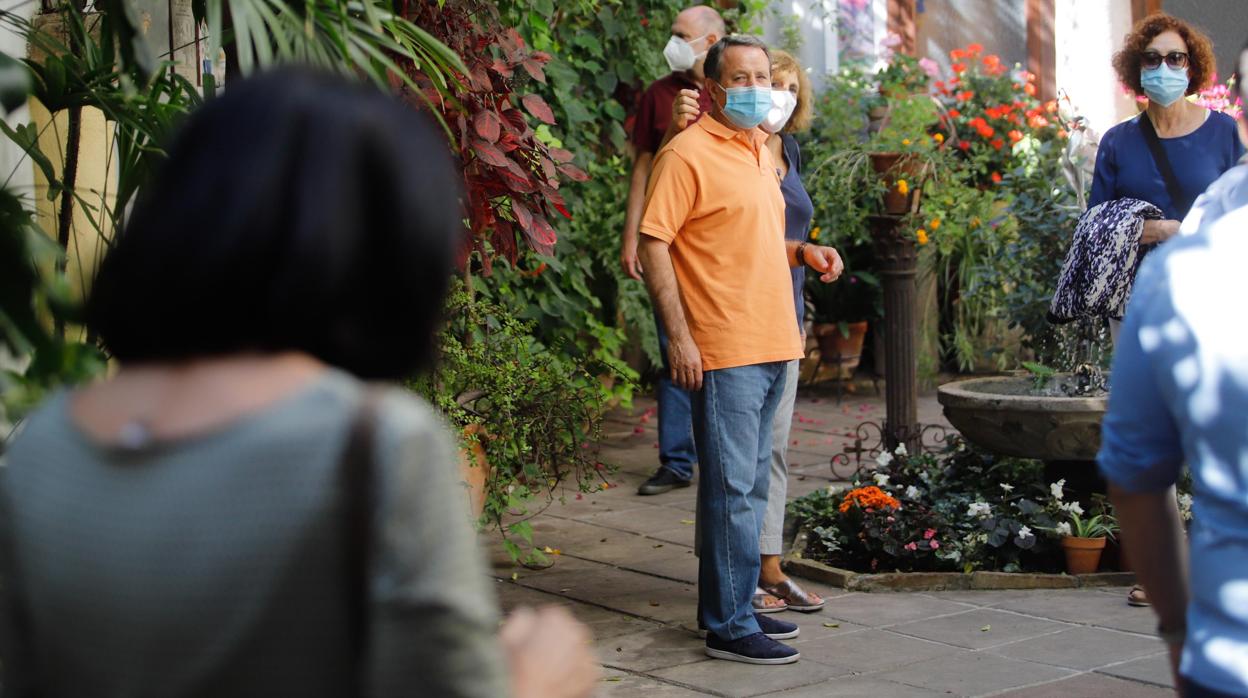 El tiempo acompaña a la visita de los patios de Córdoba