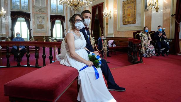 Granada se queda sin mercadillos y con los invitados a las bodas sentados