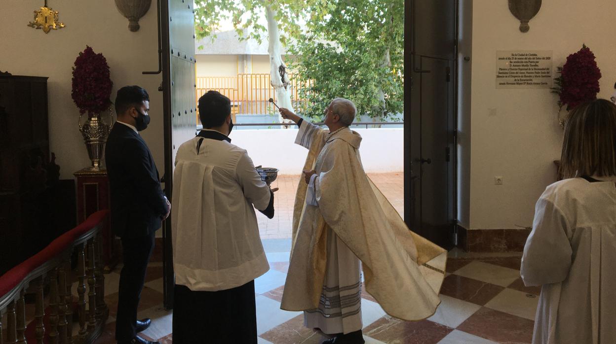 Bendición de la nueva puerta de salida de Jesús Divina Obrero