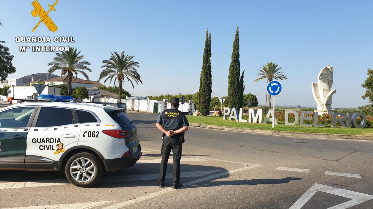 Un agente de la Guardia Civil en Palma del Río