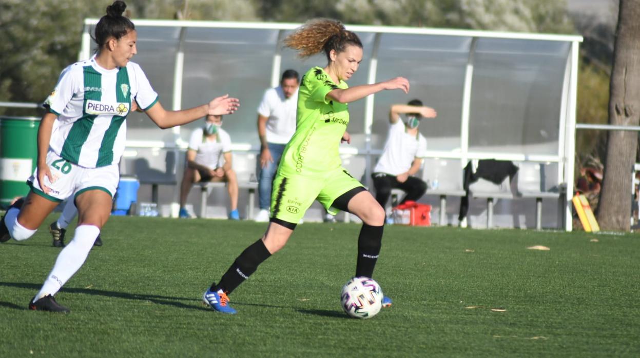 Lance del partido entre el Córdoba Femenino y el Pozoalbense