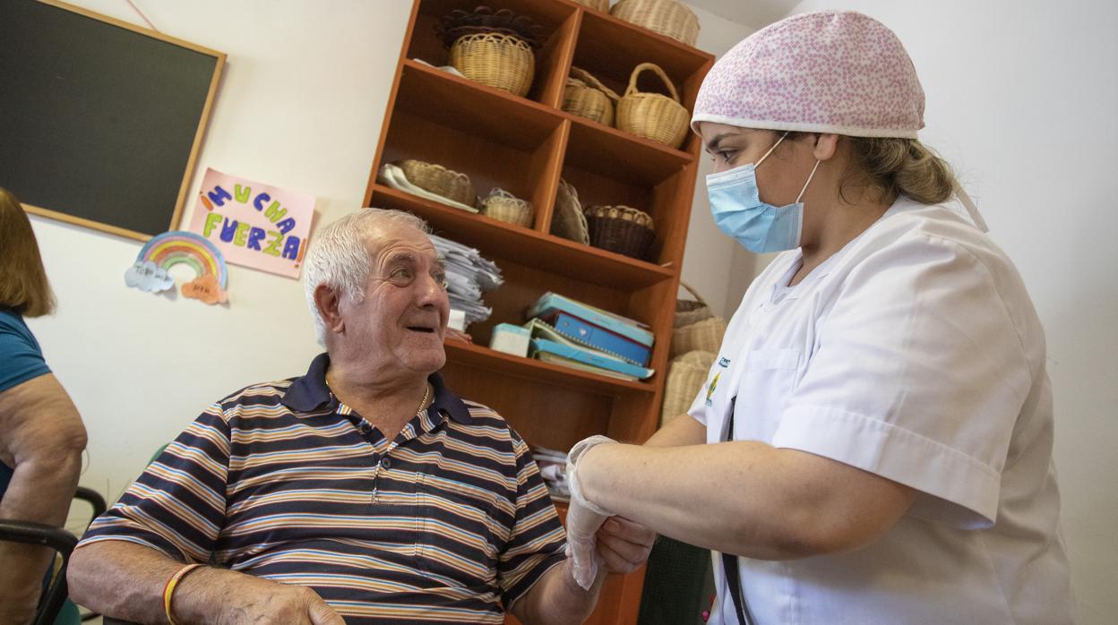 En Andalucía han fallecido por Covid 792 personas en residencias de mayores, el 34% del total de muertos por coronavirus en la región desde marzo de 2020