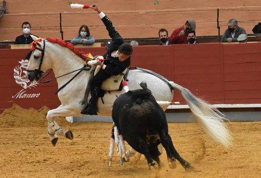 Lea Vicens corta una oreja en la matutina de Montoro  y Hernández, de vacío tras fallar con los aceros