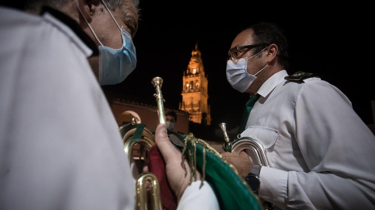 Dos músicos de la banda de la Esperanza en el concierto