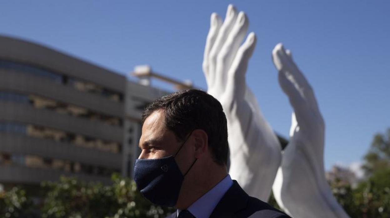 El presidente de la Junta, en la inauguración de un monumento en Málaga el 23 de octubre