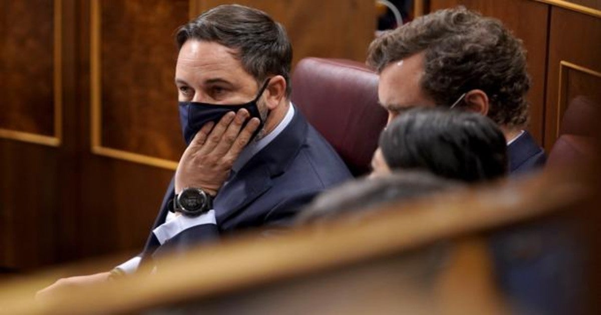 Santiago Abascal (Vox) en la bancada de su partido en el Congreso de los Diputados