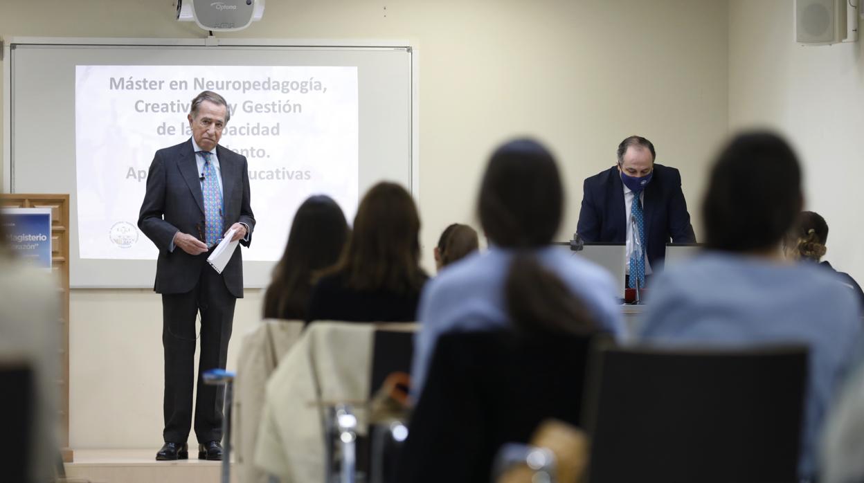 Enrique Rojas durante su máster en la Escuela de Magisterio Sagrado Corazón de Córdoba