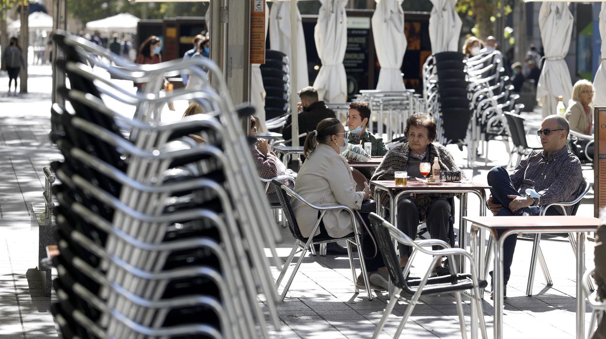 Terraza de un bar en el centro de Córdoba durante la pandemia del coronavirus