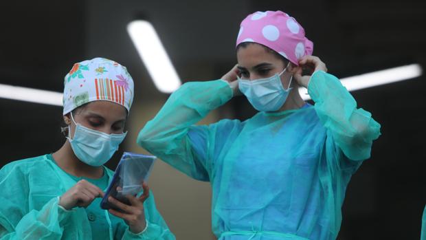 Andalucía tiene ya más hospitalizados que en el pico de la primera ola de la pandemia y alcanza los 2.764