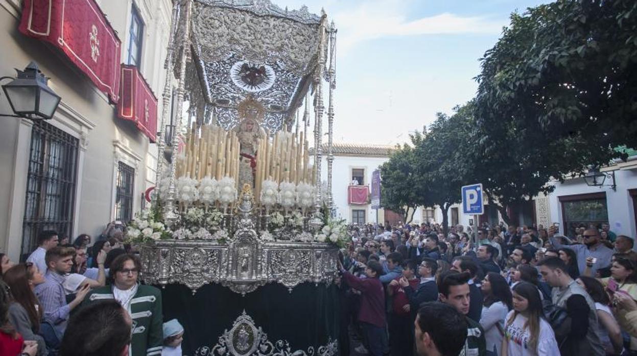 La Virgen de la Paz en una de sus últimas salidas procesionales