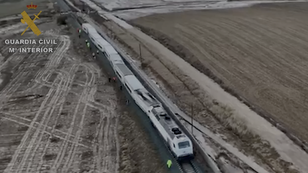 Descarrila un tren con 43 pasajeros en Málaga al hundirse la vía por las lluvias