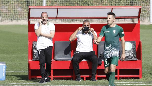 Juan Sabas, entrenador del Córdoba CF: «Se nos queda cara de tontos»