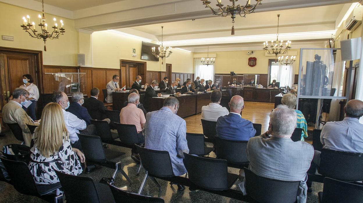 La Audiencia Provincial de Sevilla acoge la vista oral contra seis ex altos cargos y otras seis personas por las ayudas que la administración socialista de la Junta de Andalucía concedió a Aceitunas y Conservas (Acyco)