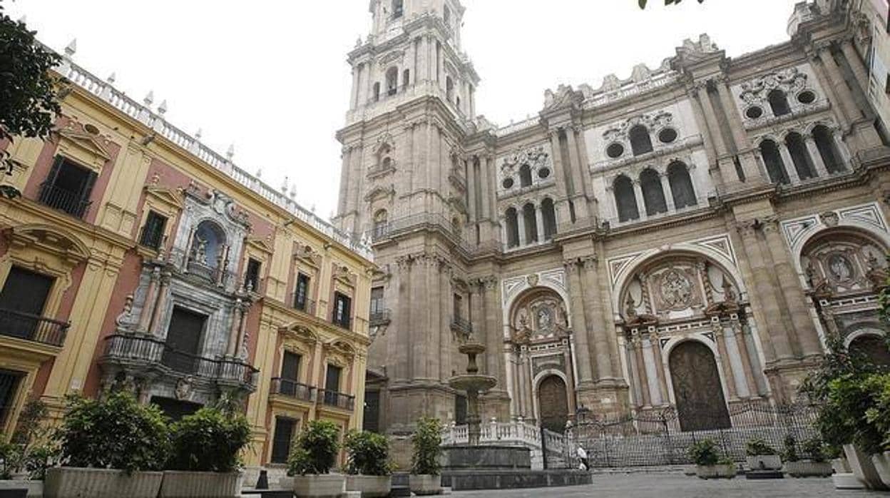 En la plaza del Obispo de Málaga confluyen la Catedral de Málaga y el Palacio Episcopal