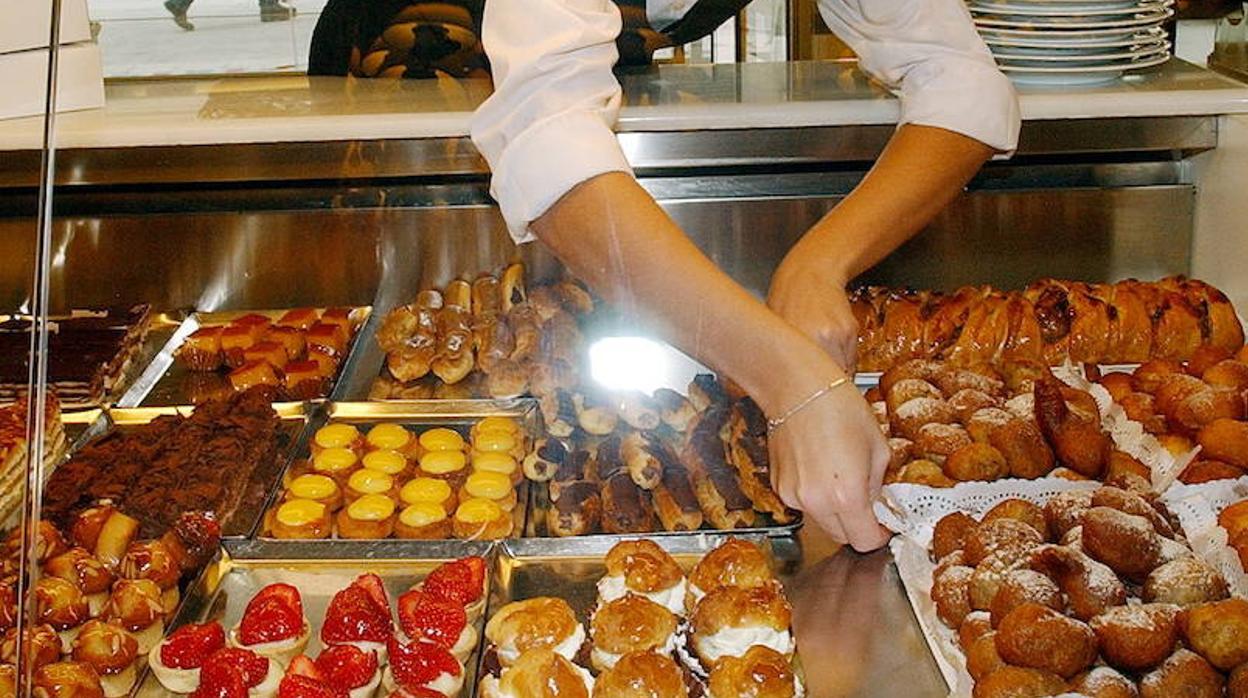 Una de las vacantes es de dependiente de pastelería