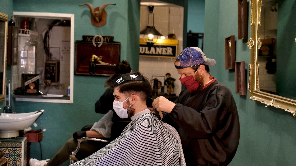 Las peluquerías podrán abrir hasta las seis de la tarde