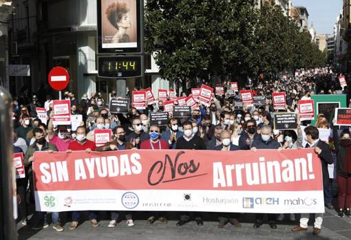 Hosteleros andaluces se movilizan para protestar por la situación del sector con las nuevas restricciones