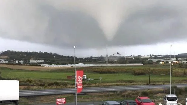 Los tornados en Huelva provocan daños de 300.000 euros en 235 parcelas