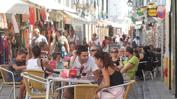 El Ayuntamiento de Córdoba no modificará las zonas de gran afluencia turística para proteger al comercio