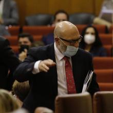 «¡A tomar por culo!»: la airada reacción del portavoz de Vox en el Parlamento de Andalucía