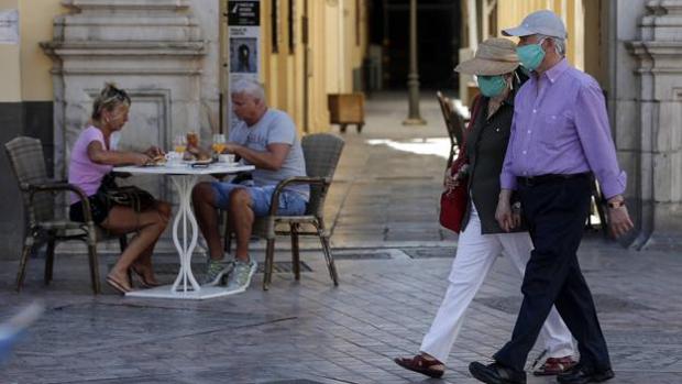 ¿Cómo ha conseguido Málaga ser la provincia andaluza con menos contagios de Covid-19 por habitante?