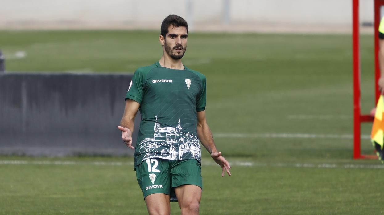 Bernardo Cruz en el partido ante el Recreativo Granada