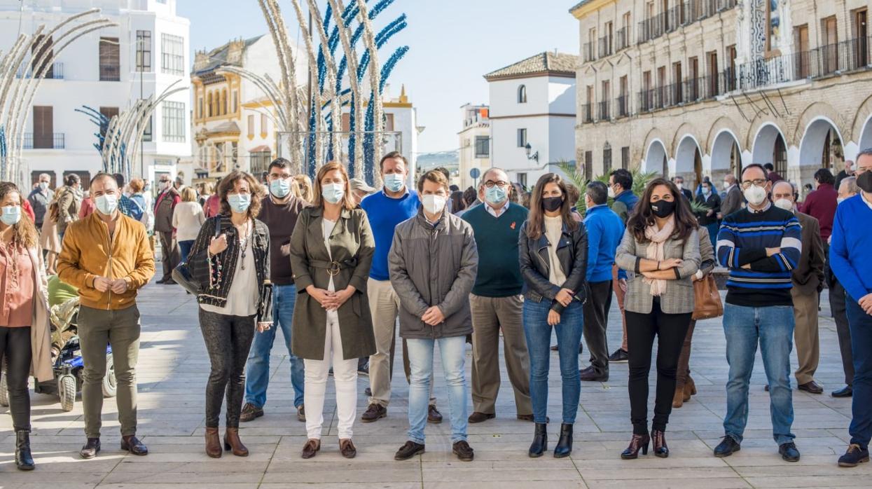 Concentración en protesta de la moción de censura al cogobierno de PP y Cs y el Ayuntamiento de Baena