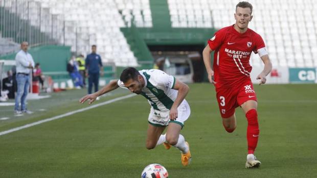 El Córdoba pierde a Carlos Valverde para el partido ante el Linares