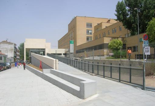 Accesos al Hospital Comarcal Valle de los Pedroches, en el distrito Norte