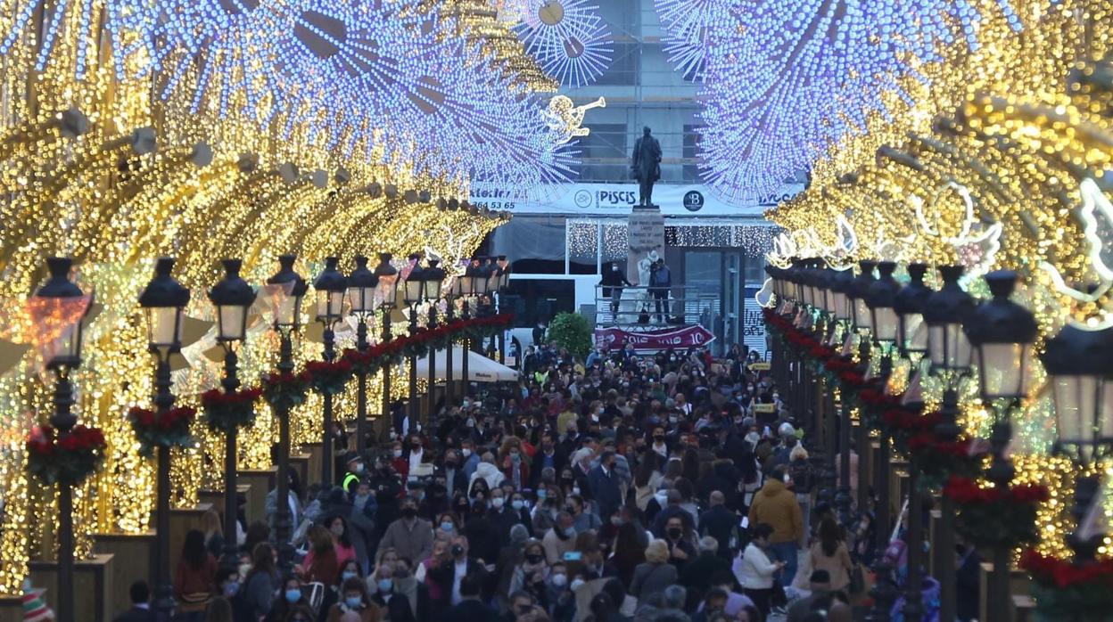 La calle Larios de Málaga minutos después del encendido de las luces de Navidad