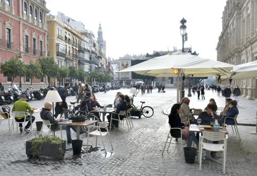 Las reuniones están limitadas a seis personas en Andalucía