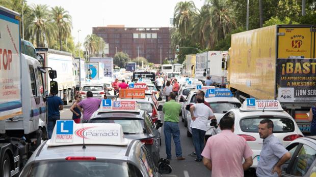 Las autoescuelas de Córdoba anuncian una multitudinaria protesta el 11 de diciembre