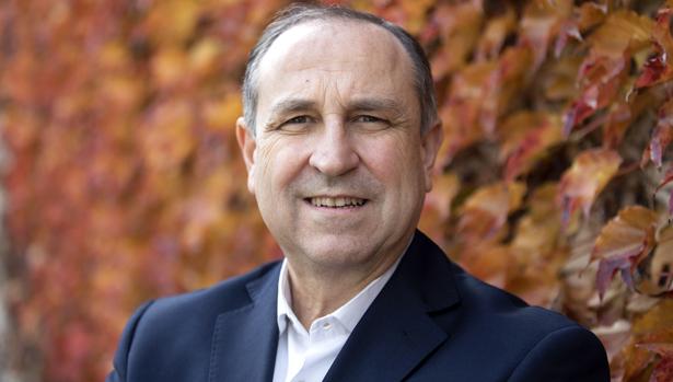 Experto da a los padres de alumnos de El Encinar y Ahlzahir claves para mejorar la relación padres e hijos