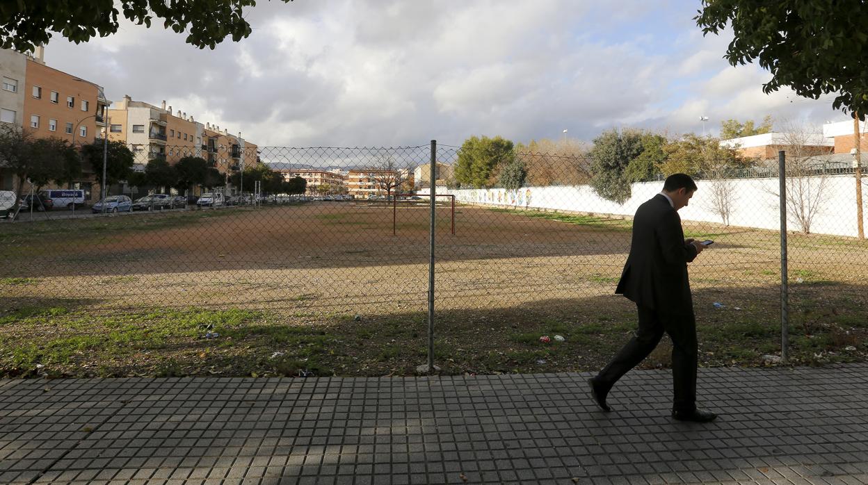 Solar de la calle Justo Urrutia en Córdoba donde iría la única comisaría que Interior va a acometer