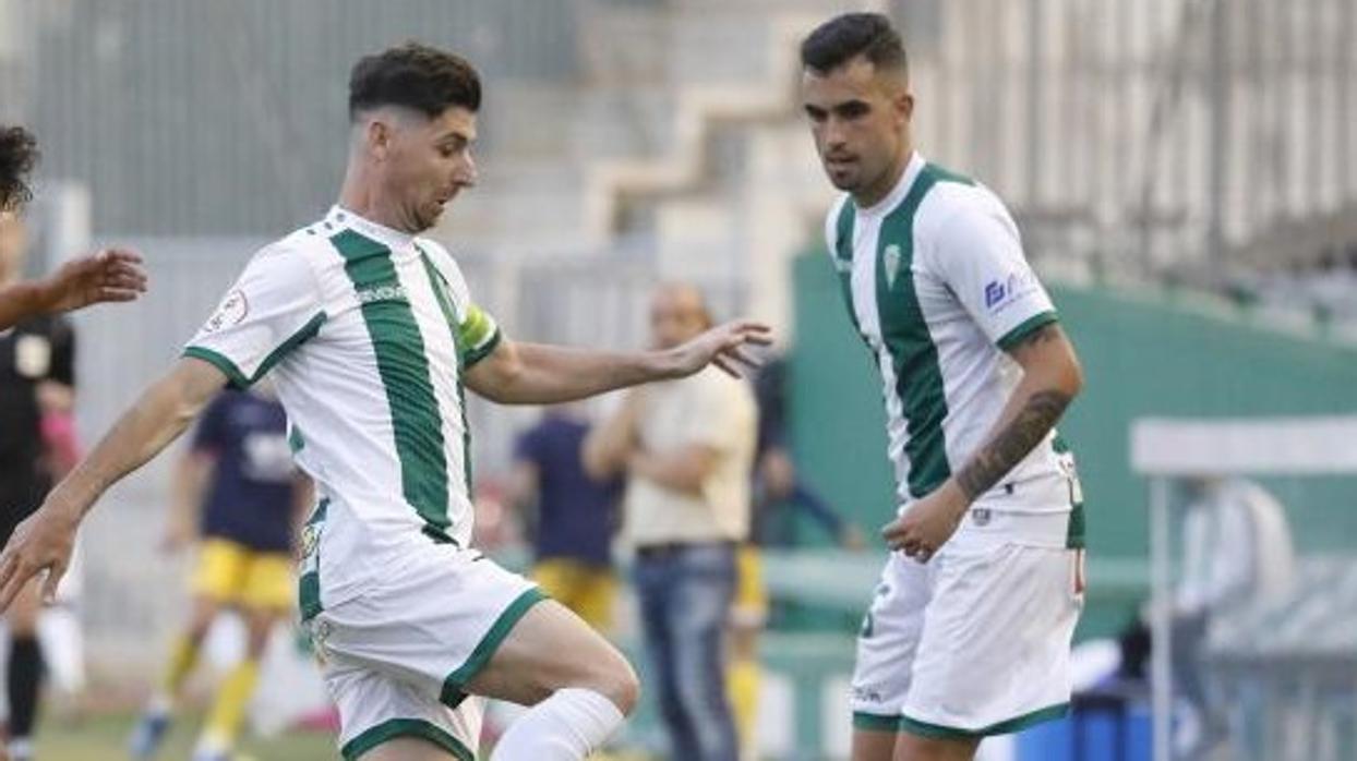 Javi Flores y Alain Oyarzun en un partido en El Arcángel