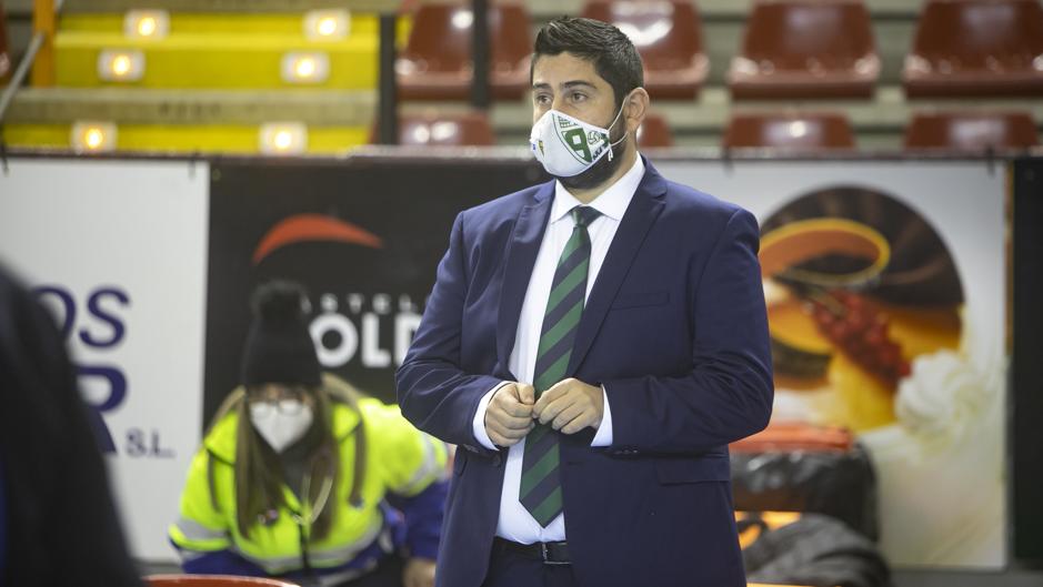 Vídeo| Josan González, entrenador del Córdoba Patrimonio: «Queremos pescar en río revuelto»