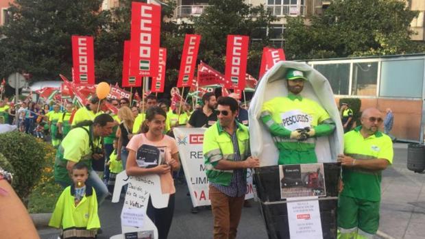 Amenazan con convocar una huelga de recogida de basura durante la Navidad en Jaén