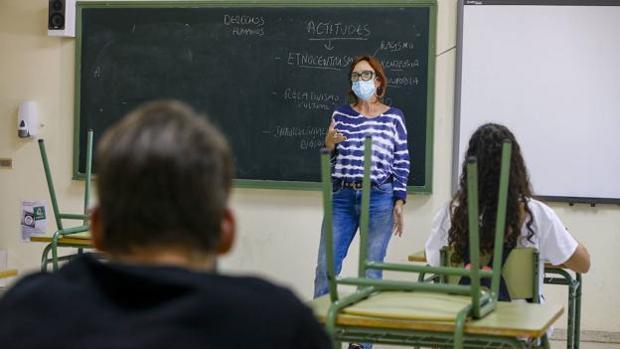 Andalucía prorroga los contratos de los profesores extras por el Covid-19 hasta el próximo verano