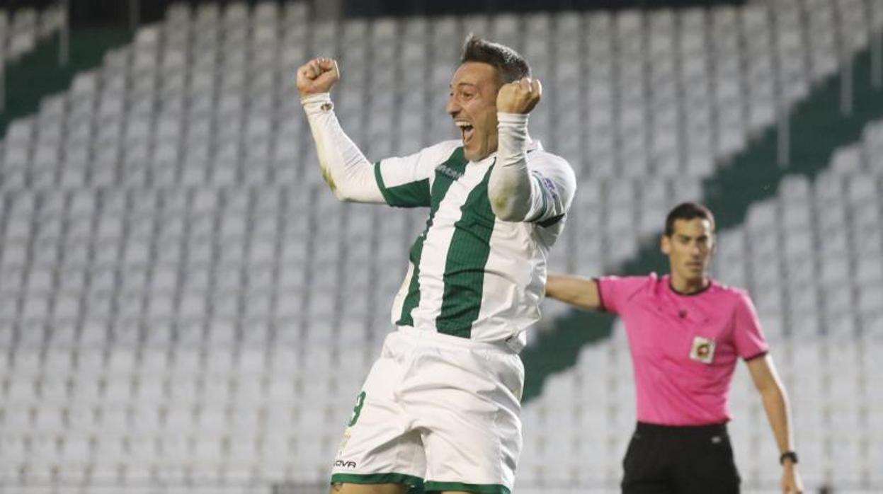 Piovaccari celeba un gol en un partido en El Arcángel