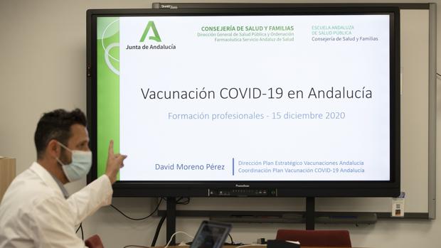 Las primeras vacunas anti Covid para 97.500 personas en Andalucía llegan este mes