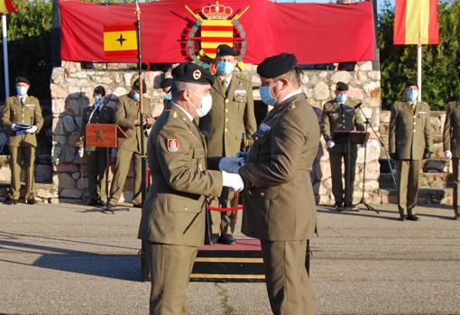 El coronel Antonio Ramón Bernal Martín le entrega el mando a su sucesor