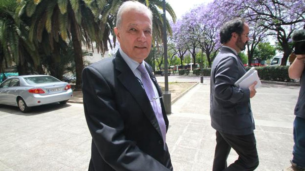 El exconsejero Ángel Ojeda, tras declarar en los juzgados en mayo de 2016