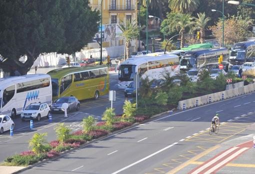 La caravana a su paso por la avenida de Andalucía